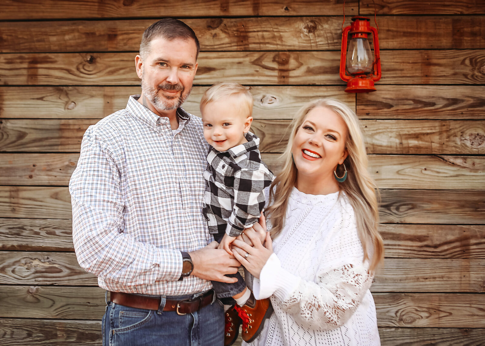 Candid Vs. Posed Family Sessions - ashleymcclintock.com