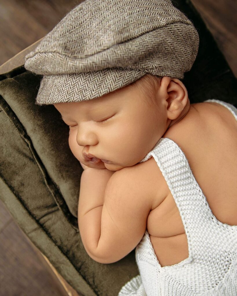 Baby in a hat | Newborn Photoshoot