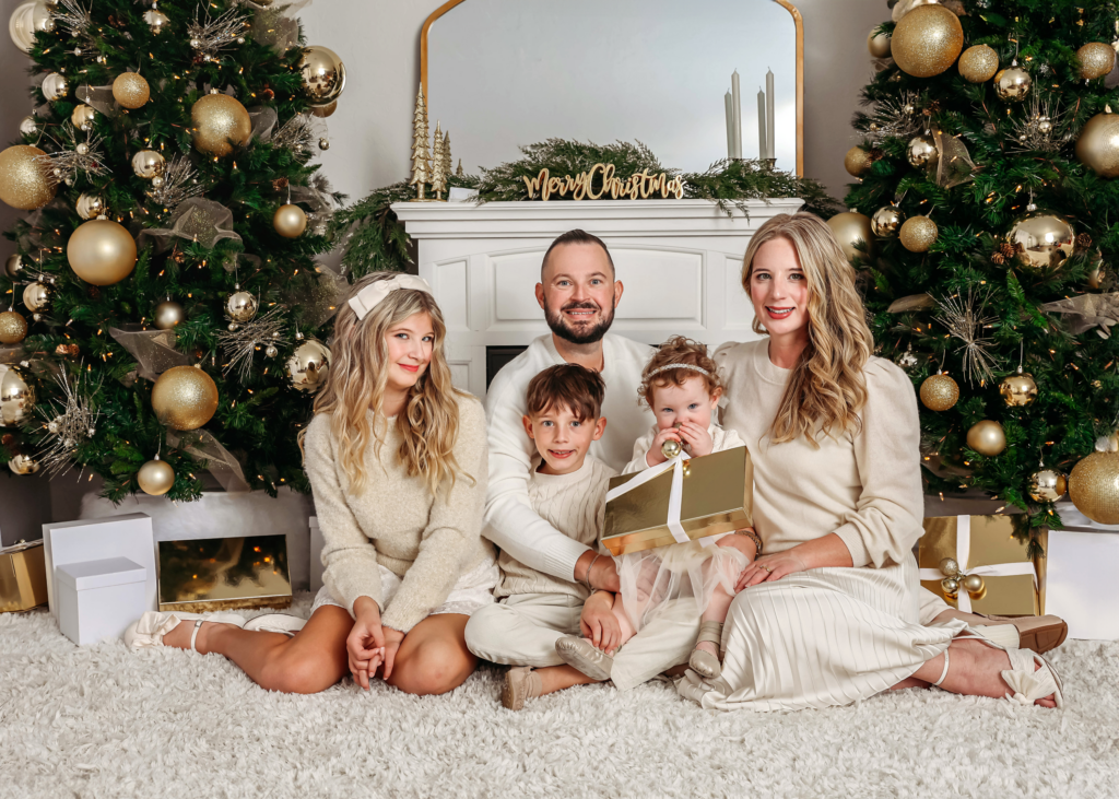 Christmas holiday mini session. Mini Session Photographer OKC.